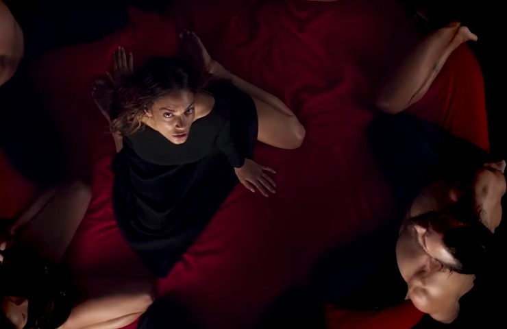 Estratto del videoclip Red Light
