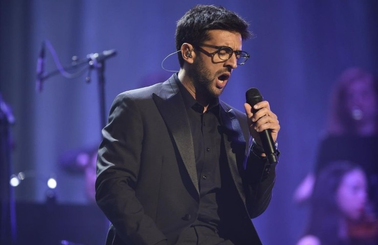 Piero Barone de Il Volo sorprende senza barba ed occhiali