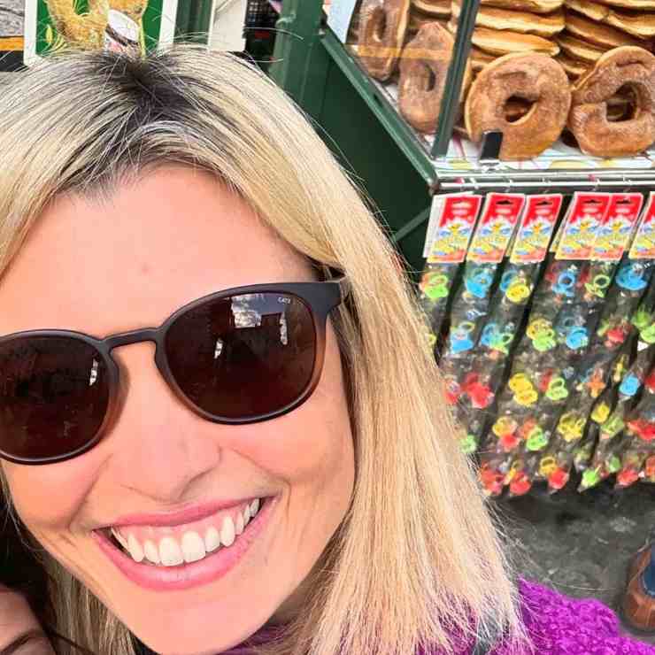 Carlotta Mantovan a piazza Navona con la figlia Stella Frizzi