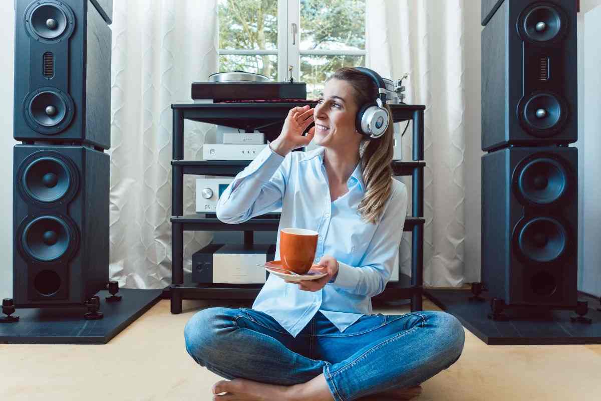 Donna ascolta musica