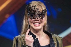 Milly Carlucci sorpresa dal ballo di Carolyn Smith ed Alberto Matano