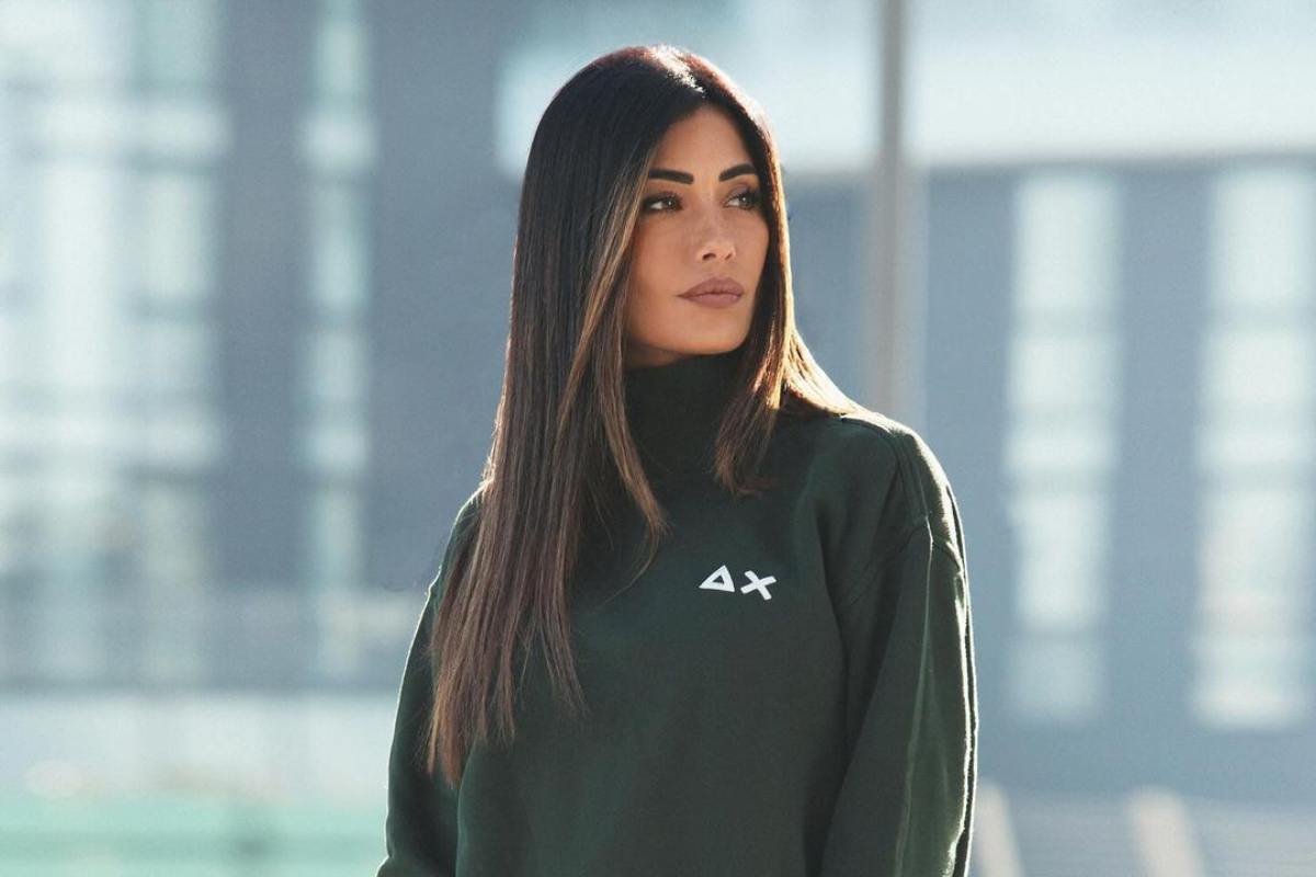 Federica Nargi guarda altrove