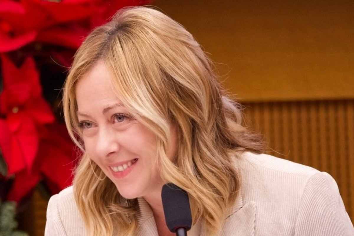 Giorgia Meloni a Verona con la figlia dimentica ogni problema