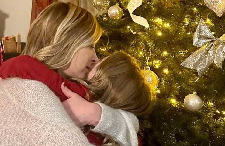 Giorgia Meloni a Verona con la figlia dimentica ogni problema