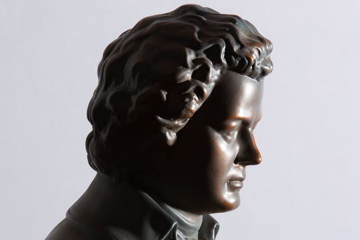 Busto di profilo con identità del compositore Beethoven