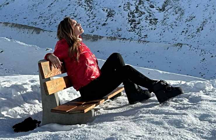 Ilary si rilassa sulla neve