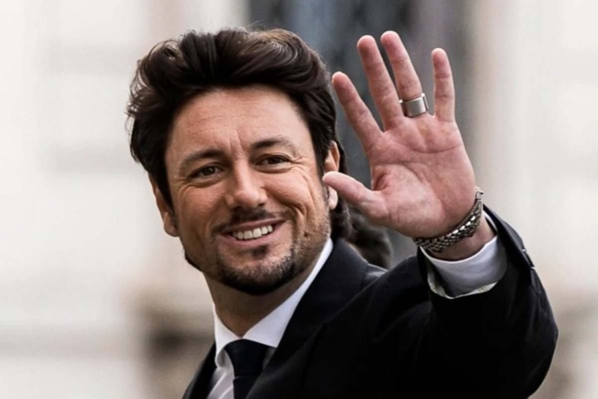Andrea Giambruno pizzicato con lei