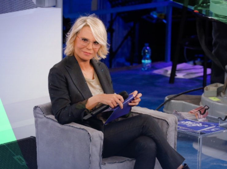 Alessandra Amoroso fa emozionare Maria De Filippi ad Amici, che momento pazzesco