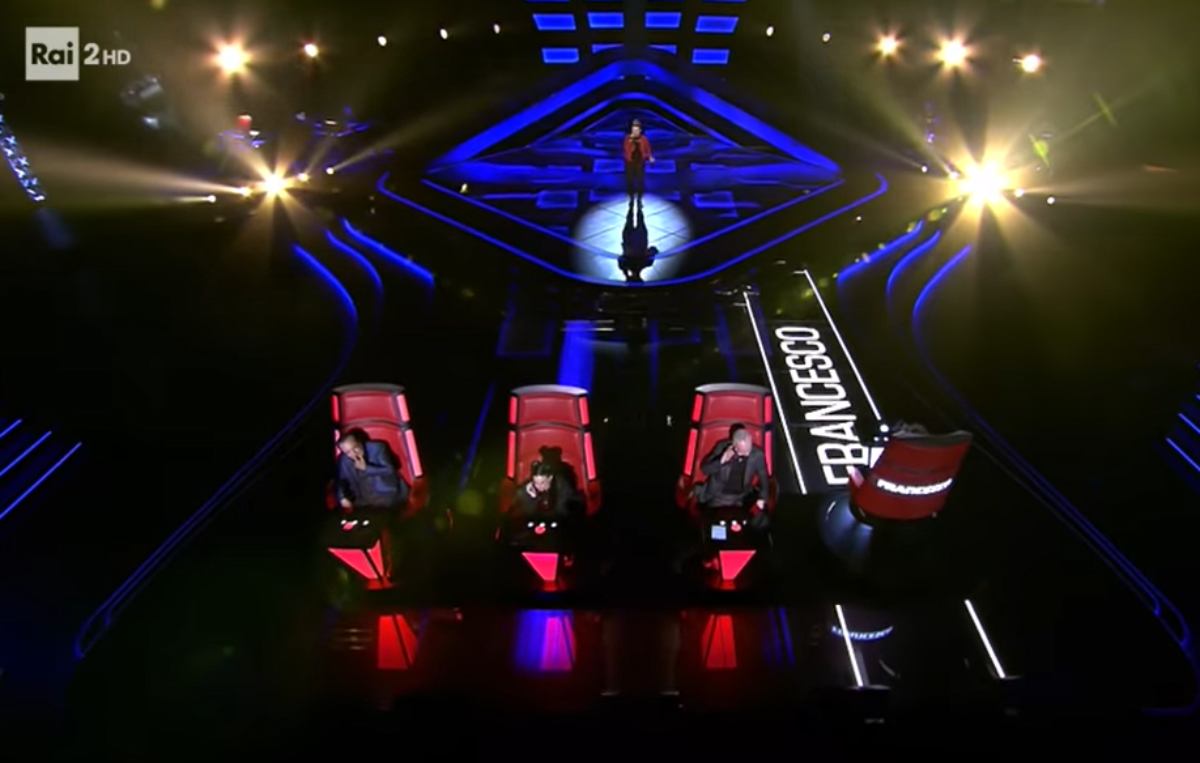 ex finalista the voice italy sangue pugni calci irriconoscibile