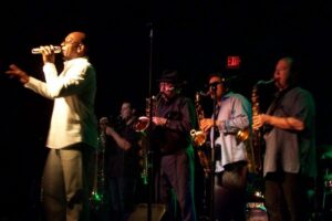 La band Tower of Power in concerto