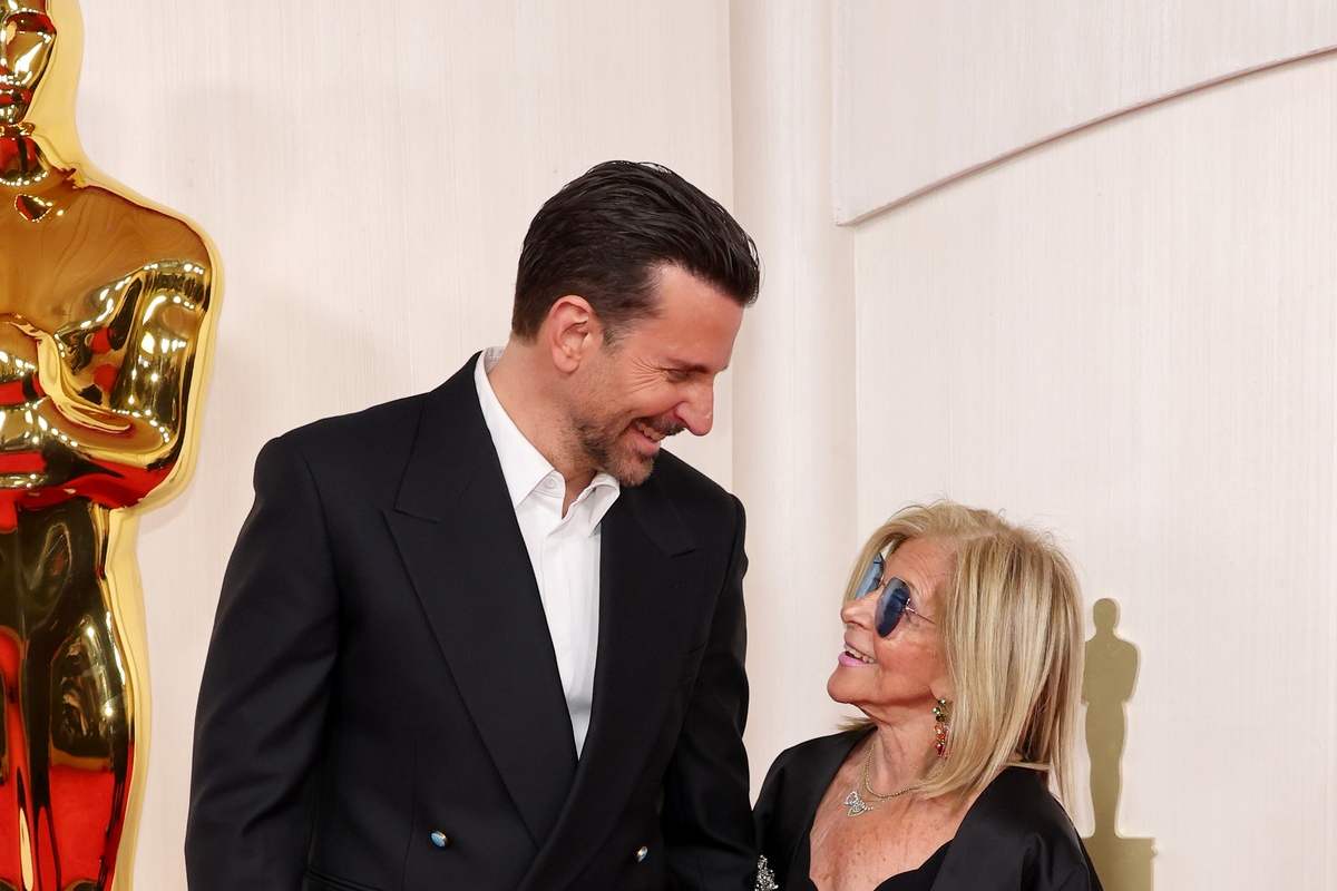 bradly cooper agli oscar con mamma gloria