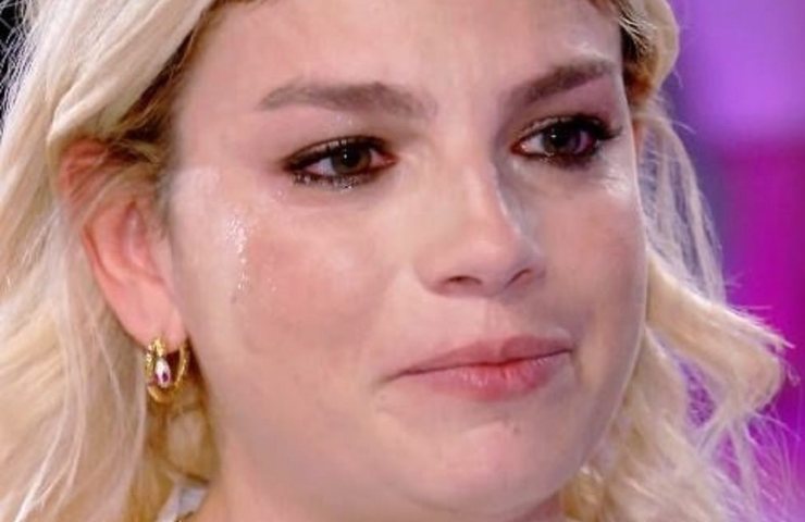 Emma Marrone racconta il dramma della sua malattia e della scomparsa del padre