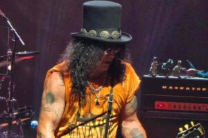 Slash canta a Milano e si prepara a pubblicare il nuovo disco "Orgy of the Damned"