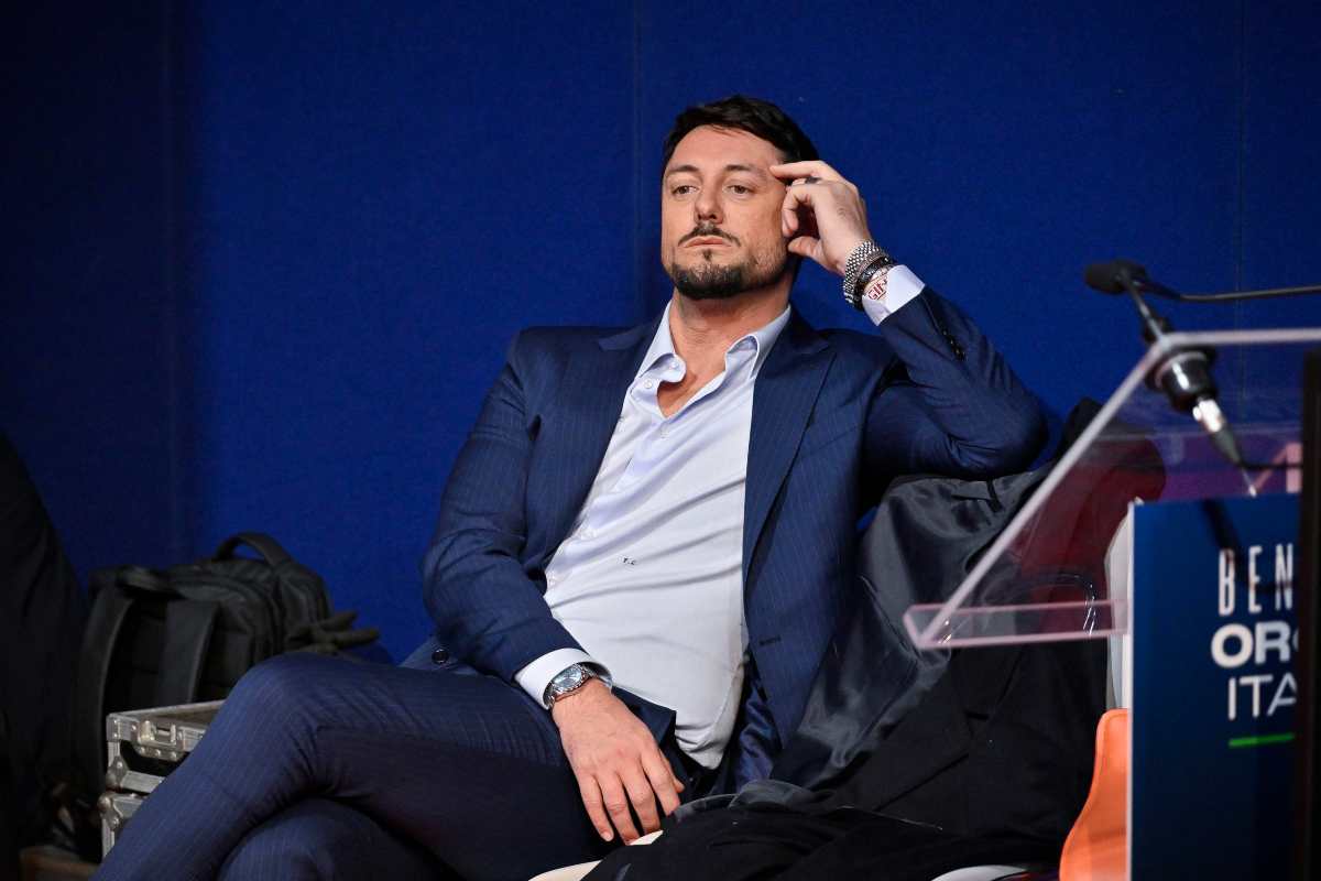 Andrea Giambruno via dallo schermo ma con un aumento di stipendio da Mediaset