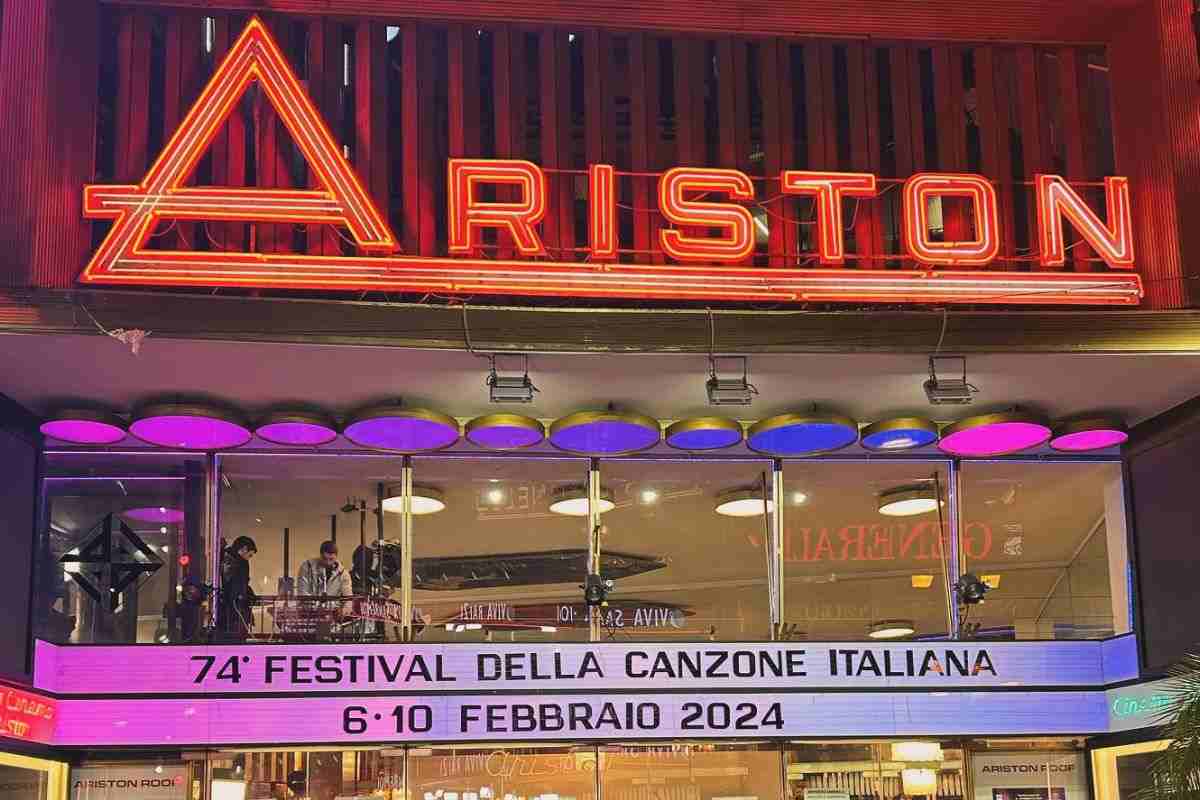 Insegna teatro Ariston