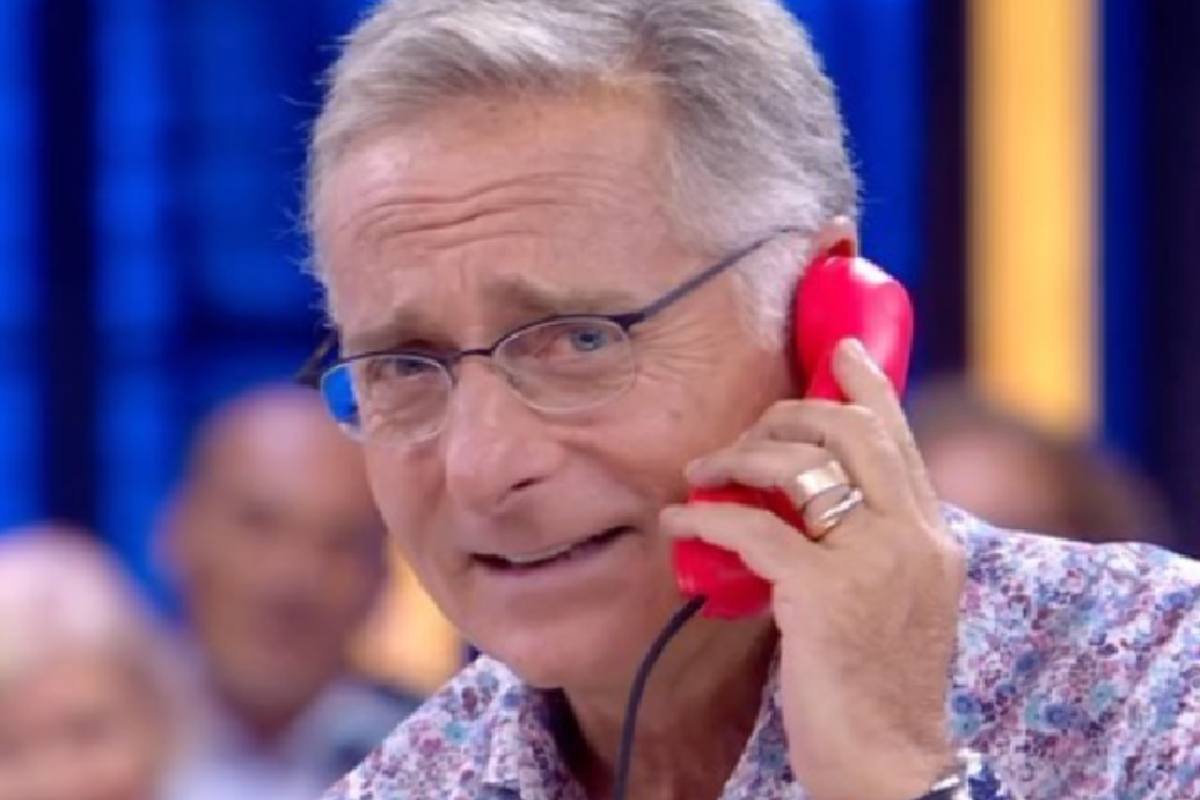 Paolo Bonolis cosa scuole problemi balbuzie insegnante