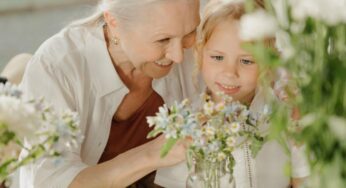 La lista di canzoni che ti cantava tua nonna: se ne conosci almeno una, hai avuto un’infanzia felice